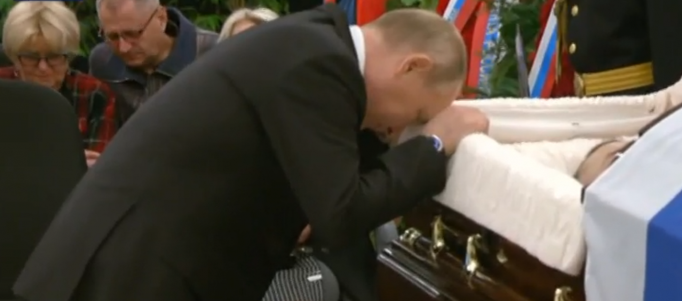 Путин у гроба