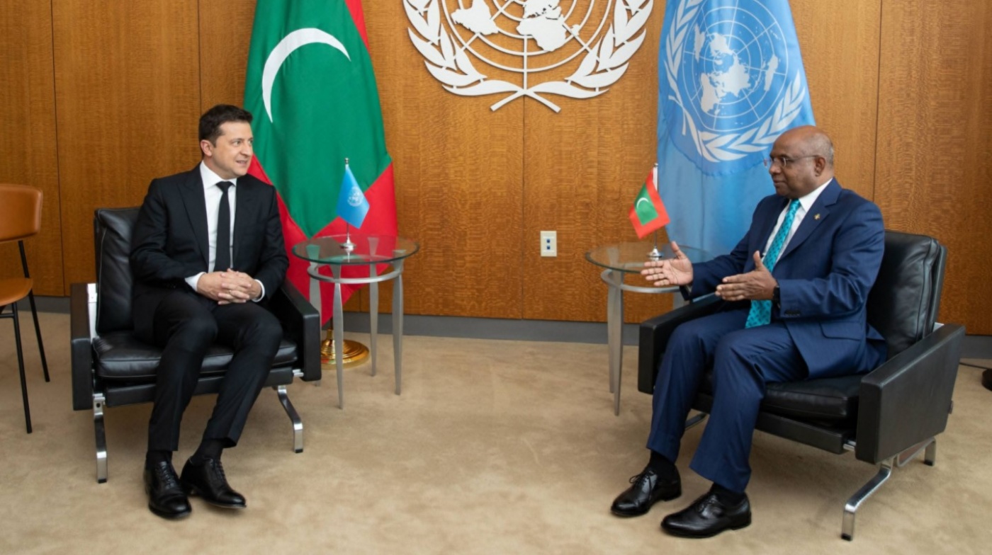 Зеленского на переговорах в ООН усадили под флаг Мальдив