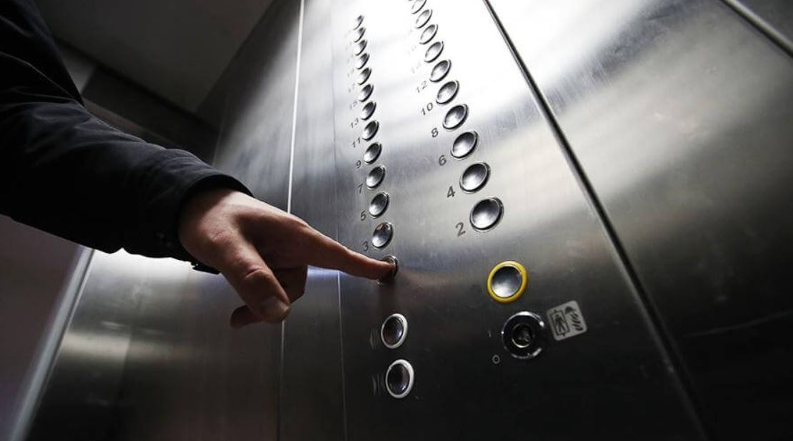 В Херсоне лифты в домах везут на этаж только за деньги: такого еще не видели