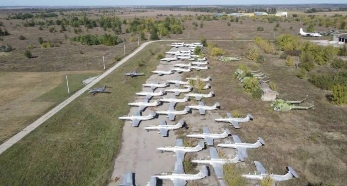 В Запорожской области есть кладбище самолетов: вот что показали блогеры