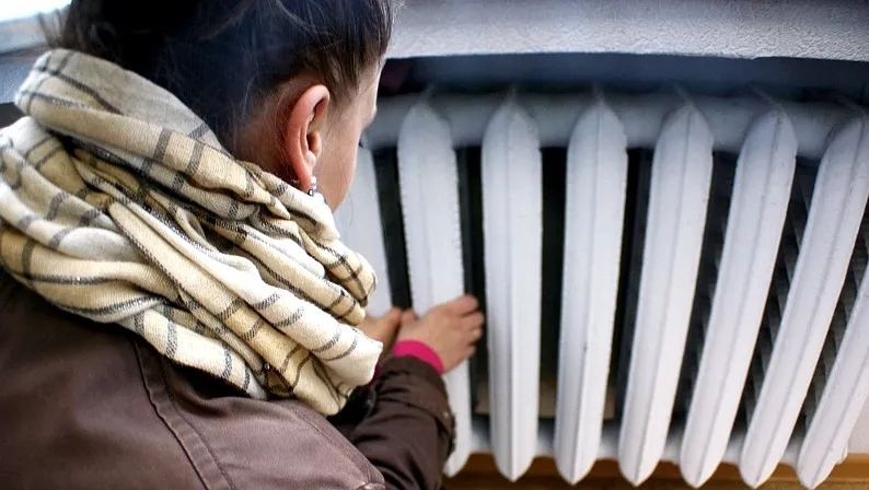 Пенсионеров в России пристыдили за "большие" квартиры и предложили кредит на отопление