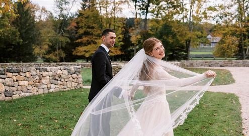 Билл Гейтс выдал дочь замуж: мир облетели кадры роскошного свадебного платья