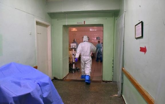 Полиция будет охранять: на Харьковщине мужчина напал на COVID-отделение