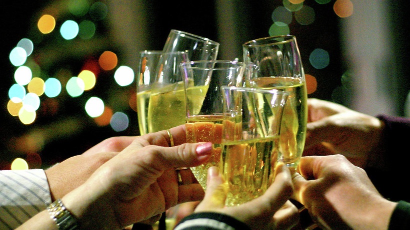 Украинцы могут остаться без шампанского на Новый год: производители вин столкнулись с проблемами