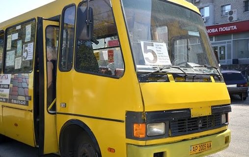 Первый в Украине "красный" город полностью остановил общественный транспорт