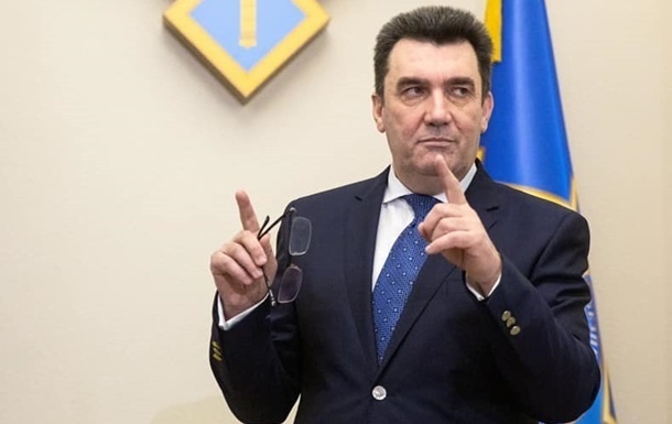 Данилов предложил ограничить вход в парламент невакцинированным депутатам