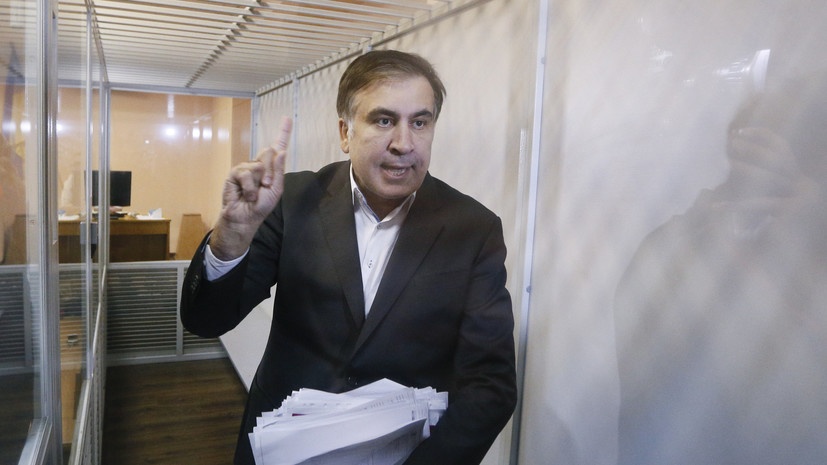 Саакашвили в тюрьме согласился на помощь врачей