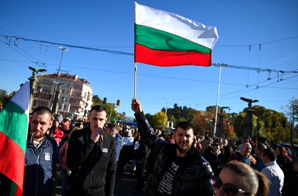 В Болгарии протестующие вышли на улицы против COVID-пропусков