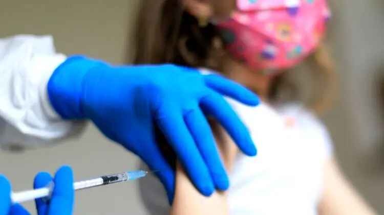 Вакцинация детей от коронавируса: теперь укол нужно делать с 5 лет