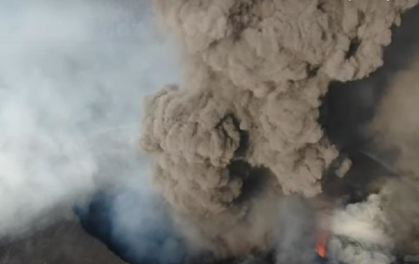 "Работу" вулкана на Канарах сняли на видео с помощью дронов