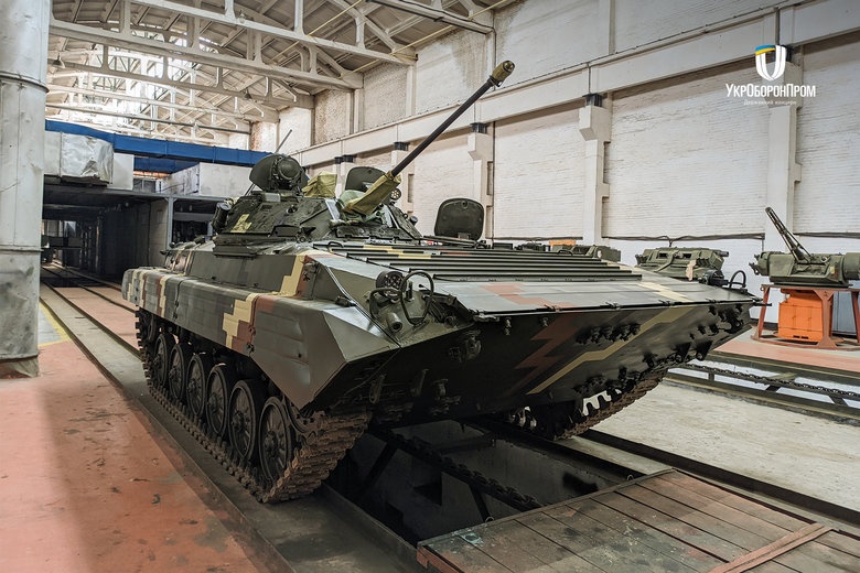 Бронетанковый завод передал ВСУ партию военной техники