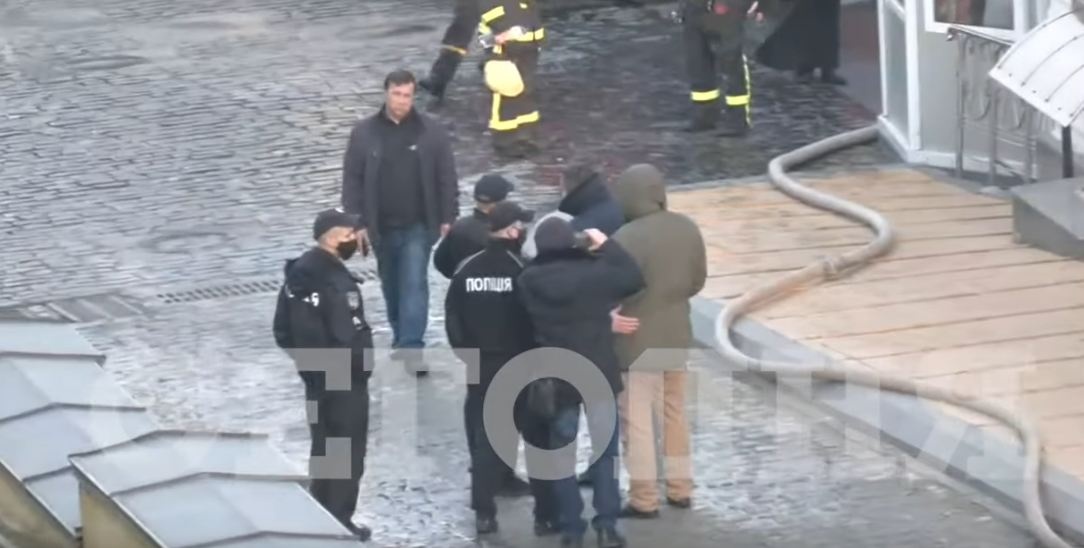 Полиция расписалась в бессилии: в Лавре неизвестные здоровяки напали на журналиста