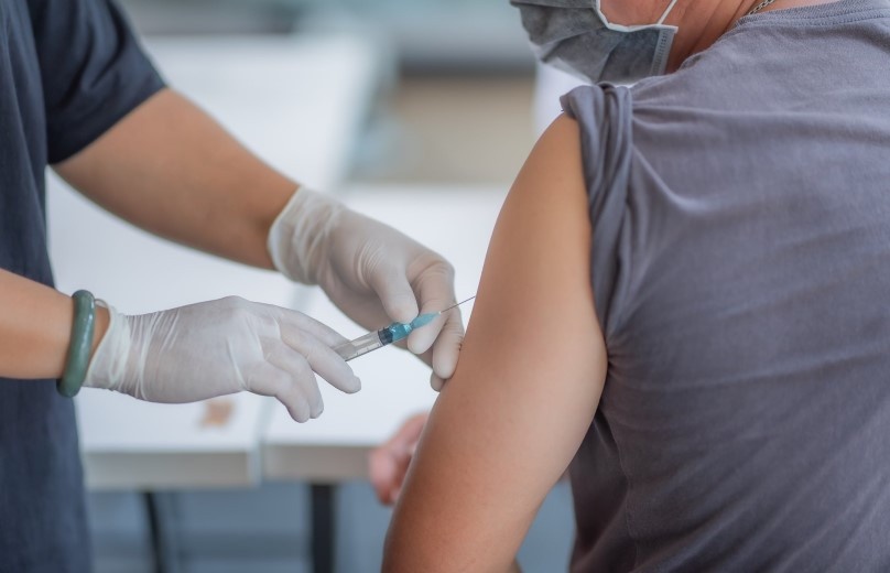 Третья доза вакцины от коронавируса: Ляшко назвал сроки старта прививок