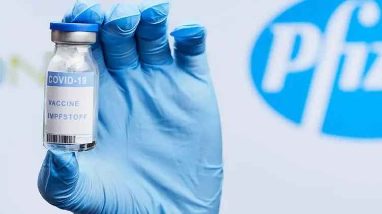 В Pfizer предполагают, что людям и дальше придется ежегодно делать прививку от коронавируса