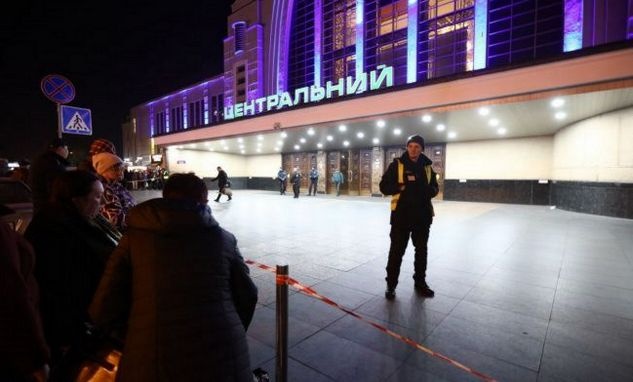 Полная эвакуация трех железнодорожных вокзалов: что происходит в Киеве