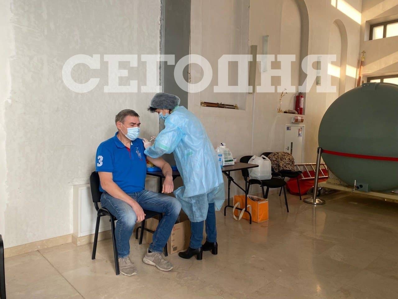 В Киеве открыли пункт вакцинации в церкви, очереди нет