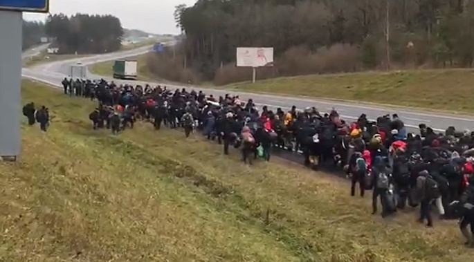 Это гибридная война: в Польше готовятся к обострению ситуации с мигрантами