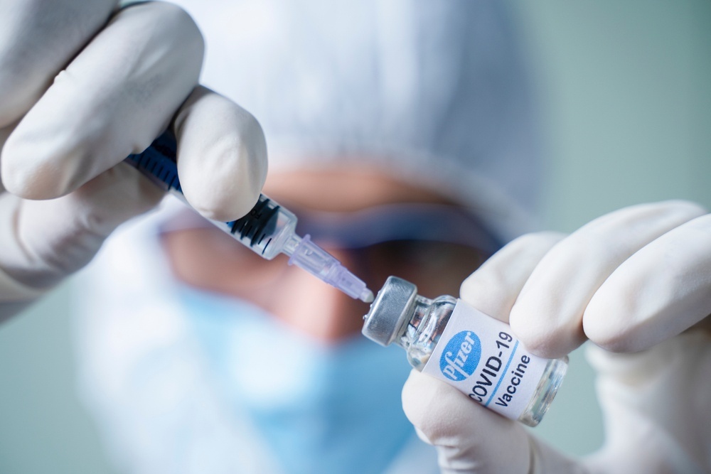 Минздрав хочет увольнять медиков, которые выступают против вакцинации