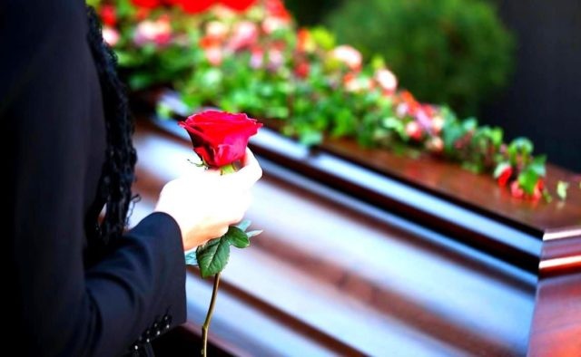 Пособие на погребение: в каких случаях родственникам могут отказать в выплате