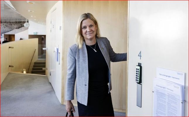 Правительство Швеции впервые возглавила женщина, но через несколько часов она заявила об отставке