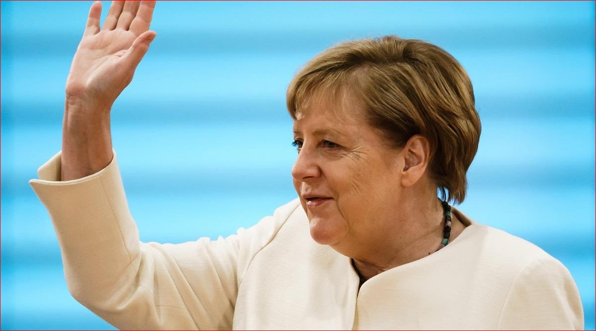 Меркель для церемонии прощания с должностью выбрала панк-рок шлягер 70-х