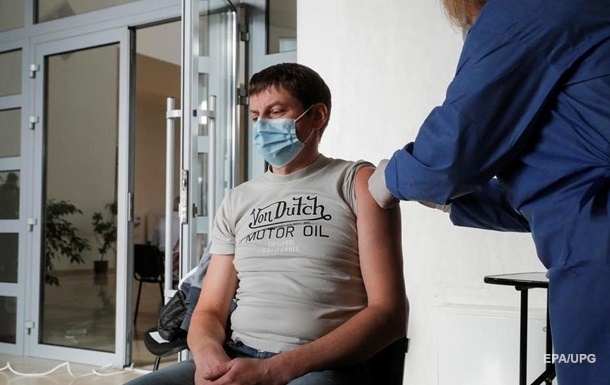 COVID-вакцинация в Украине: темп прививок снизился
