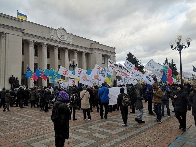 К зданию Рады пришли "ФОПы" с барабанами: к чему призывают протестующие