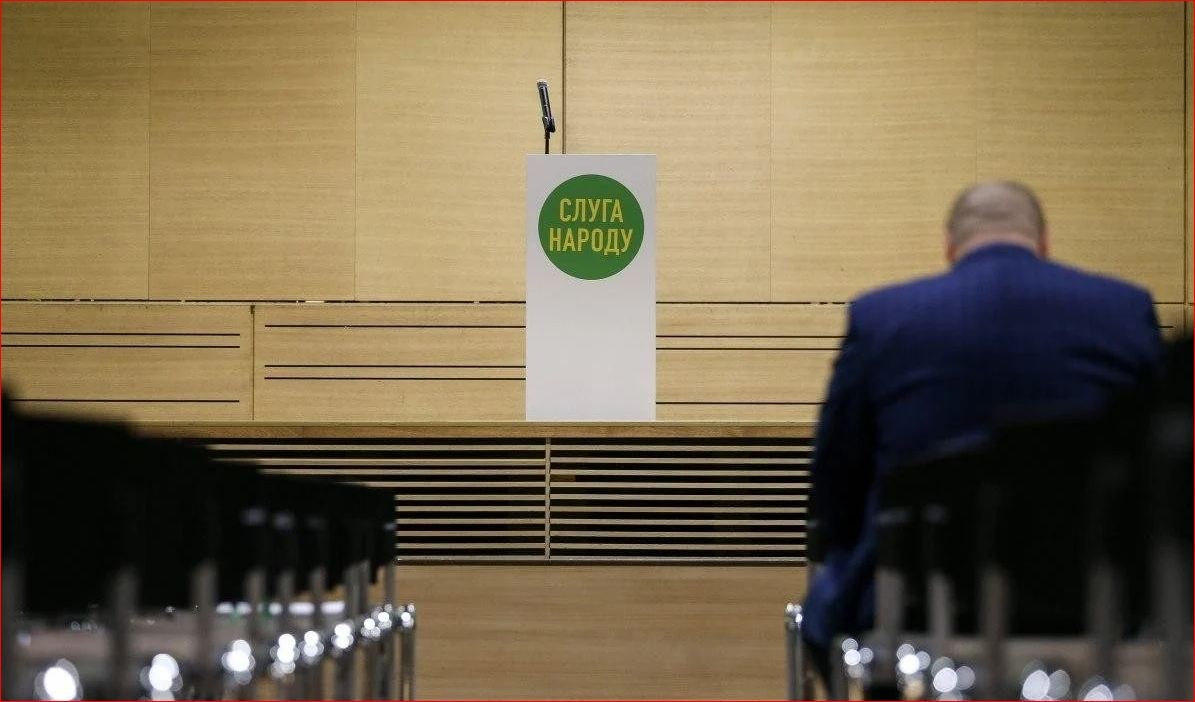 Партия Зеленского теряет лидерство: за кого украинцы проголосуют на выборах в Раду