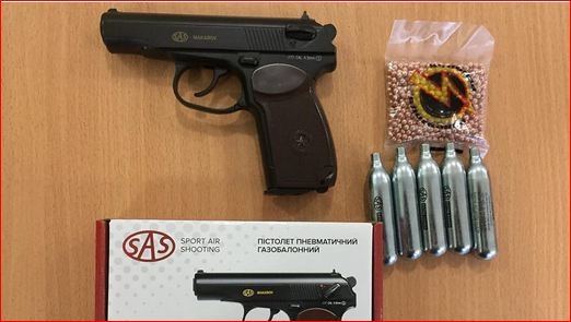 Чтобы детки научились целиться: родители сбросились на пистолет Макарова для школы