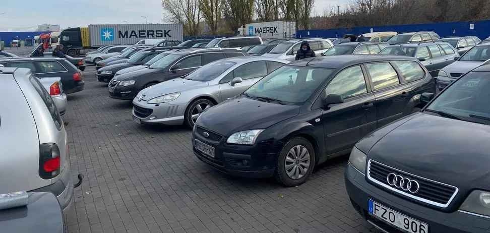 Украинцев заставили бесплатно отдавать автомобили государству