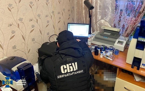 СБУ прекратила деятельность подпольного "сервисного центра МВД"