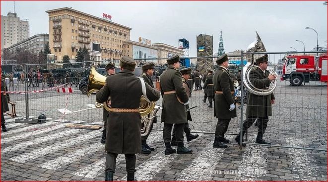 Зеленский принимает парад в Харькове: трансляция