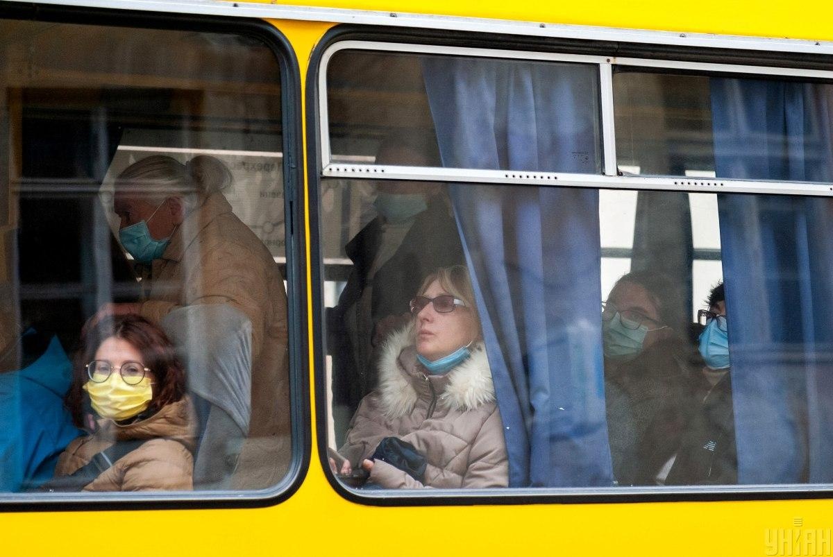 Суд Киева оштрафовал женщину на 17 тысяч за проезд в автобусе без COVID-сертификата