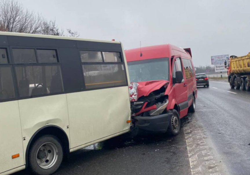 Под Киевом произошло очередное ДТП с маршруткой: есть пострадавшие