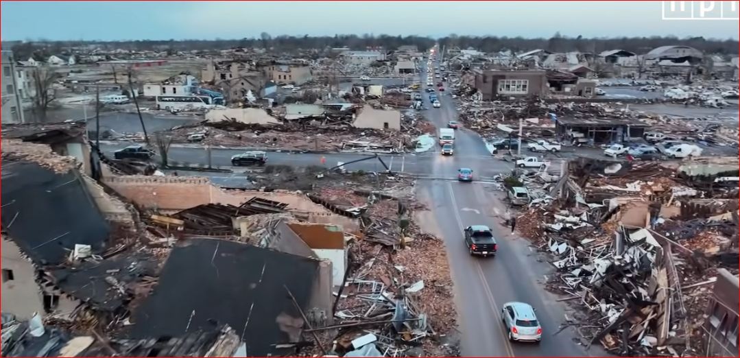 Торнадо убил в США более 100 человек: страшные кадры последствий