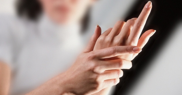 Симптом на ногтях покажет, что нужно срочно проверить лёгкие
