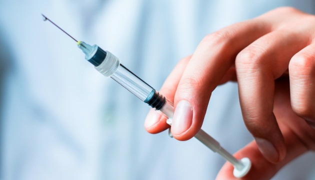 За сутки COVID-вакцину получили 53 тысячи украинцев