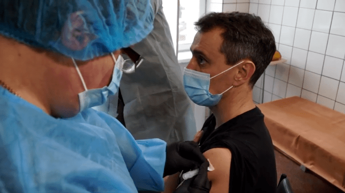 Украинцев против COVID-19 будут вакцинировать третьей дозой - Ляшко