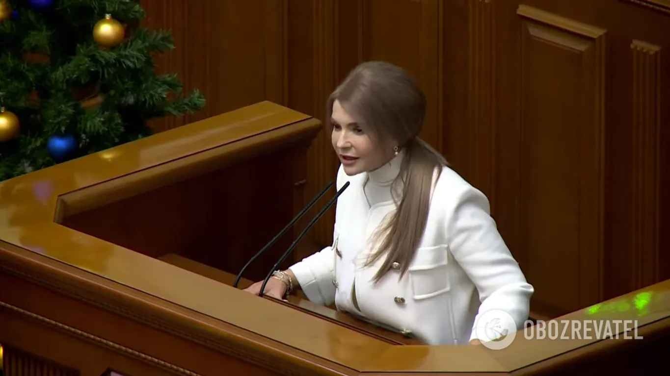 Тимошенко появилась в Раде в новом ослепительном образе