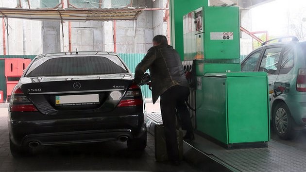 На украинских АЗС резко изменились цены на бензин и ДТ