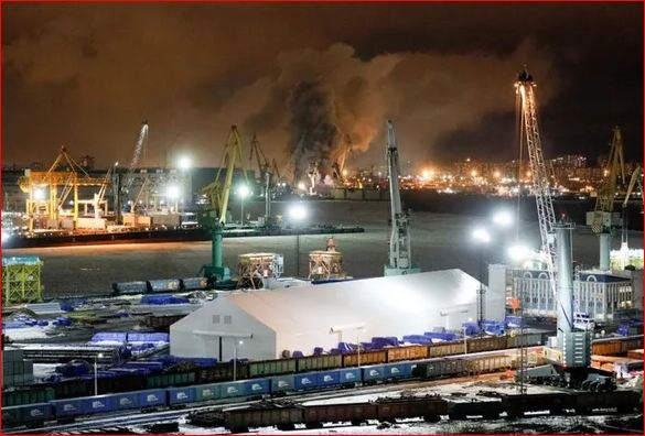 В России сгорел строящийся военный корабль, есть пострадавшие