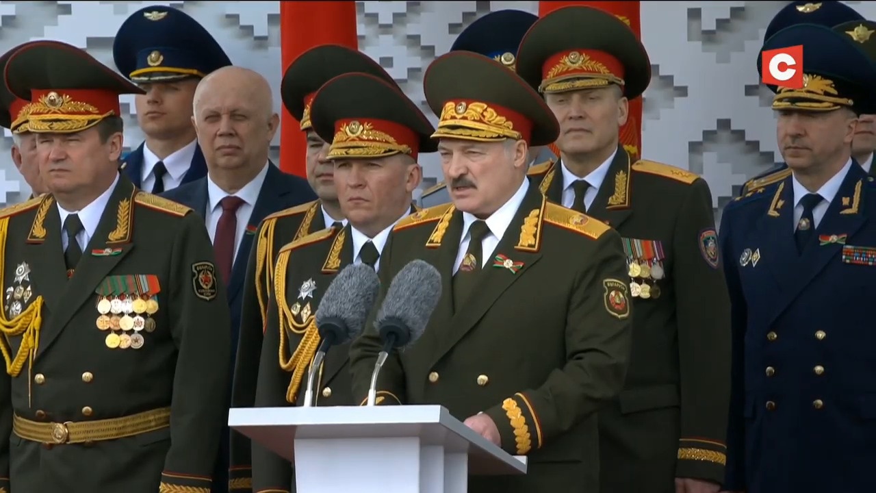 Министр Лукашенко пригрозил НАТО  "ядерной дубинкой"