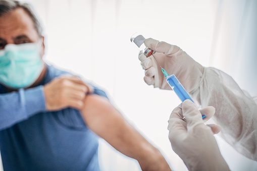 Обязательная вакцинация против COVID-19: кого заставят прививаться