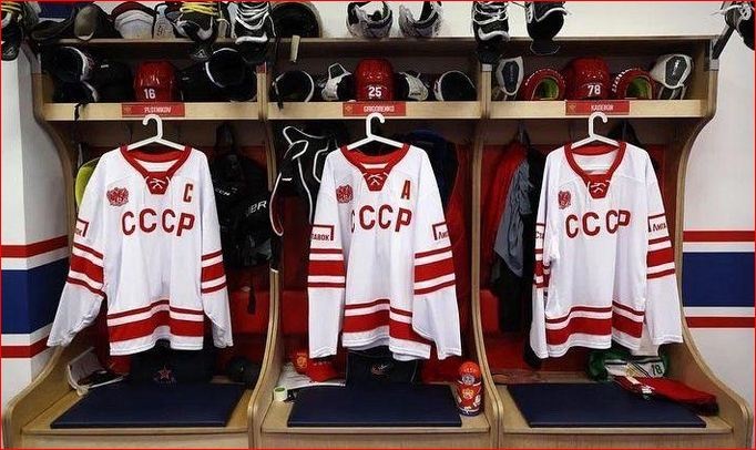 В тихой Финляндии возмутились: сборную России по хоккею вышла на лед в форме с надписью "СССР"