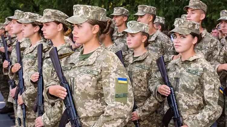 Военный билет - каждому: как женщин заставят вставать на учет и проходить медкомиссию