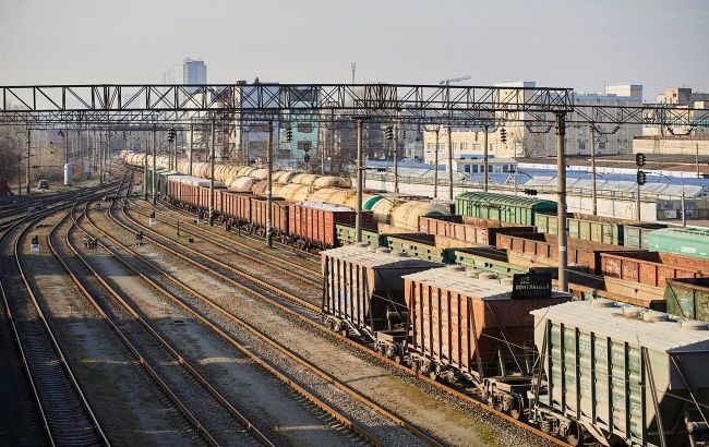 Скорость доставки грузов по украинской железной дороге стала худшей за 3 года