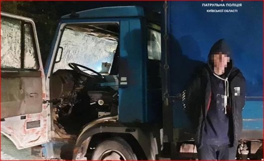 Под Киевом патрульные гонялись за грузовиком: водитель-подросток пытался скрыться в лесу