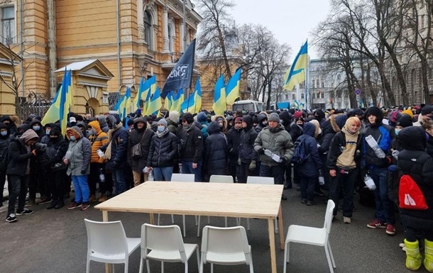 На Банковой протестовали против сотрудничества Украины с МВФ