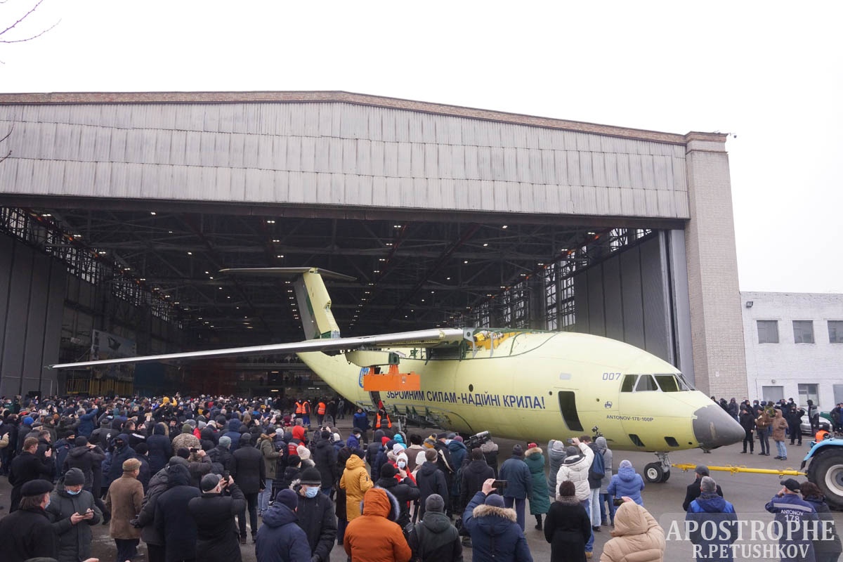 "Антонов" показал новый военно-транспортный самолет