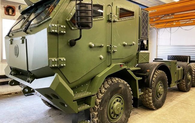 В Украину прибыли восьмиколесные бронированные шасси Tatra для систем залпового огня